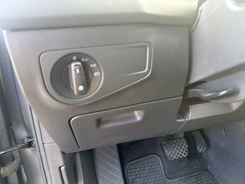 Used 2021 Volkswagen Tiguan S FWD image 13