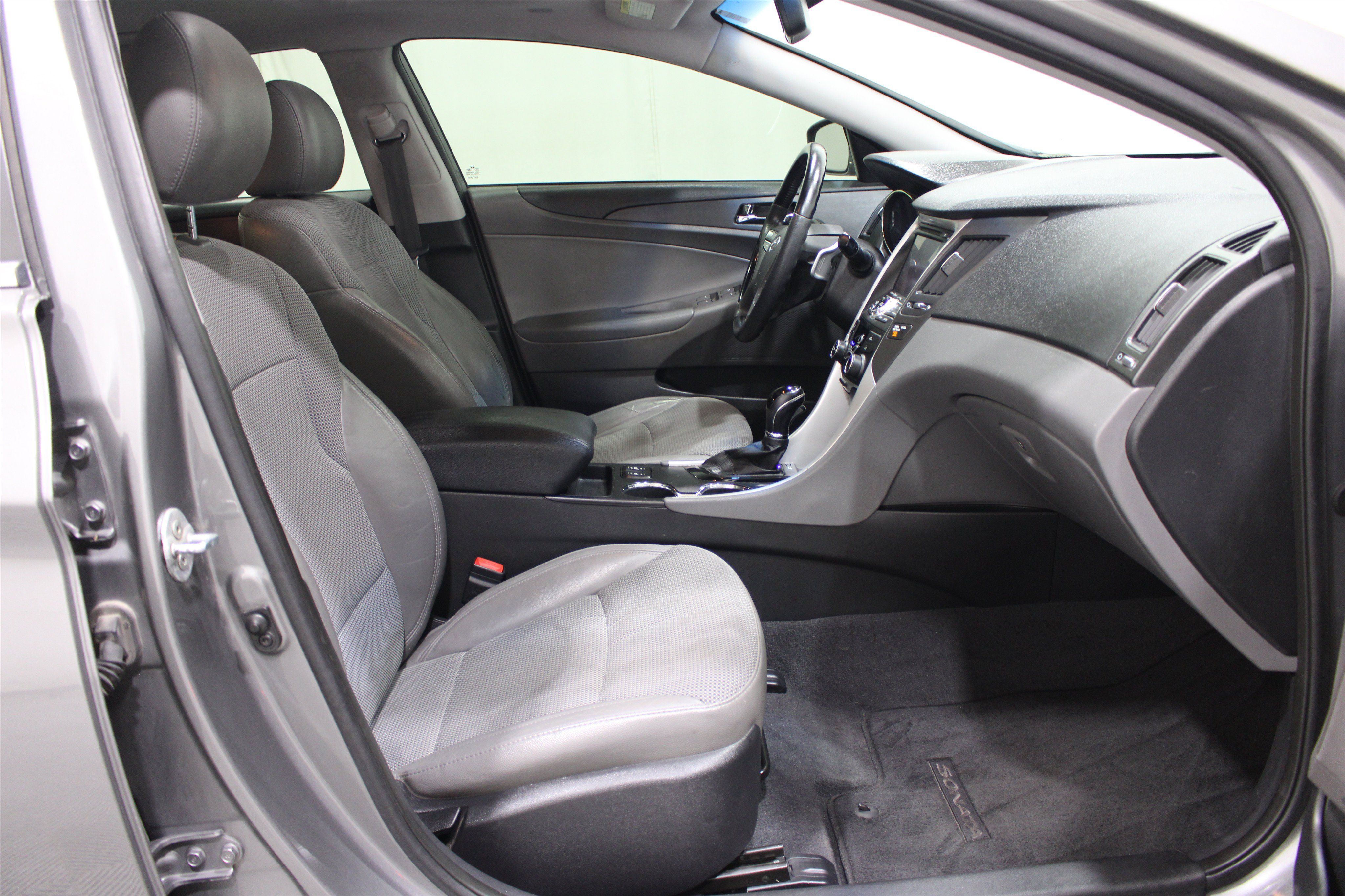 Used 2013 Hyundai Sonata SE w/ Navigation & Sunroof Pkg FWD image 24