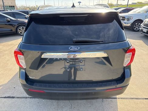 Used 2023 Ford Explorer XLT image 9