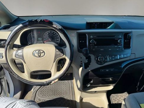 Used 2013 Toyota Sienna LE image 9