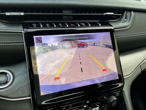 Used 2023 Jeep Grand Cherokee L Limited image 25