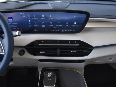 Used 2025 Buick Enclave Avenir w/ LPO, Floor Liner Package FWD image 19