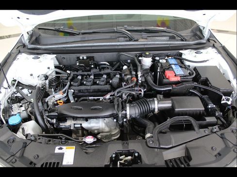 Certified 2025 Honda Accord SE image 30
