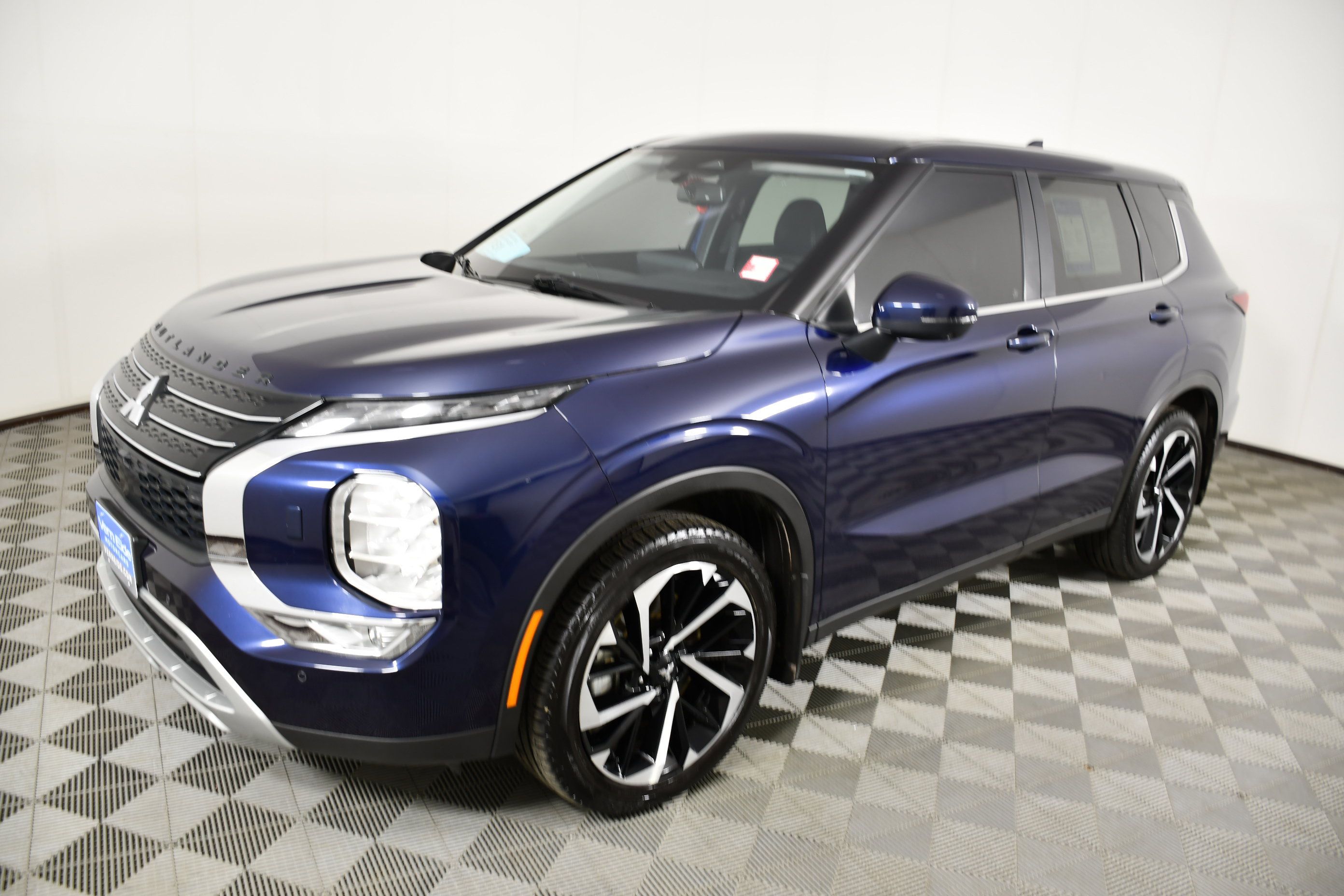 Used 2023 Mitsubishi Outlander SE AWD/4WD image 10