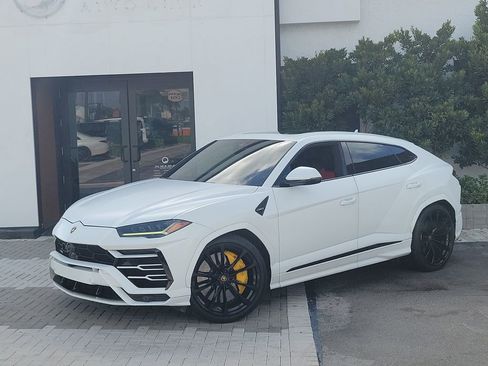 Used 2022 Lamborghini Urus AWD/4WD image 1