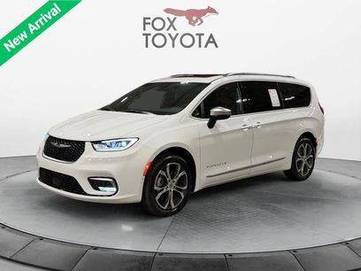 Used 2025 Chrysler Pacifica Pinnacle w/ Trailer Tow Group