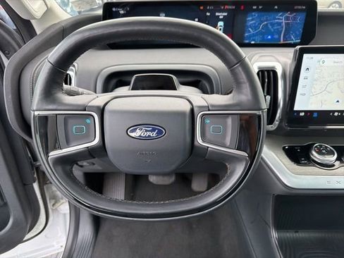 Used 2025 Ford Expedition Platinum AWD/4WD image 23