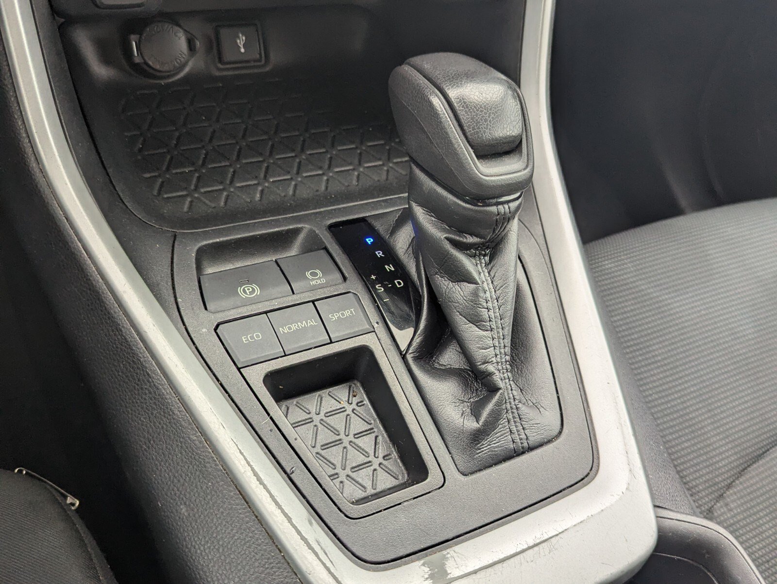 Used 2021 Toyota RAV4 LE FWD image 35