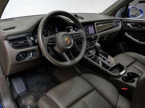 Used 2023 Porsche Macan Turbo AWD/4WD image 3
