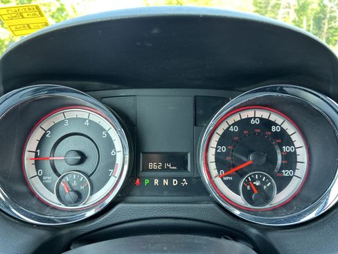 Used 2019 Dodge Grand Caravan SXT FWD image 12