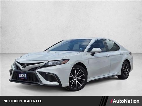 Used 2022 Toyota Camry SE FWD image 1