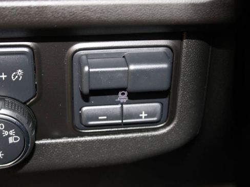 Used 2023 Chevrolet Suburban Z71 w/ Luxury Package image 46