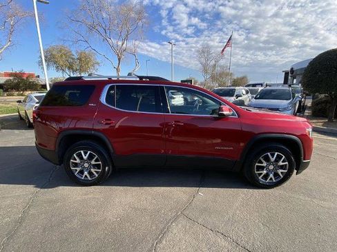 Certified 2023 GMC Acadia SLT w/ Technology Package image 2