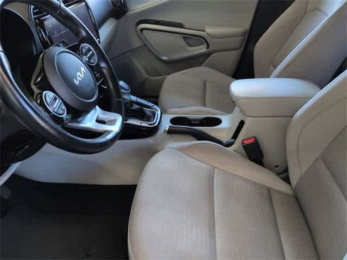 Used 2024 Kia Soul EX image 17