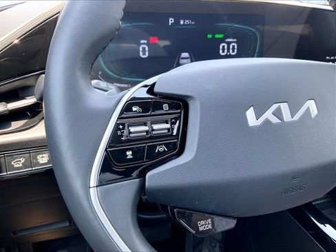 Used 2023 Kia Niro FWD image 13