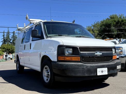 Used 2017 Chevrolet Express 2500 RWD image 3
