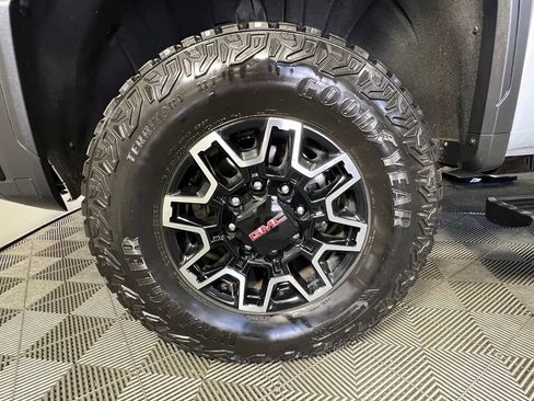 Certified 2025 GMC Sierra 2500 AT4X AWD/4WD image 37