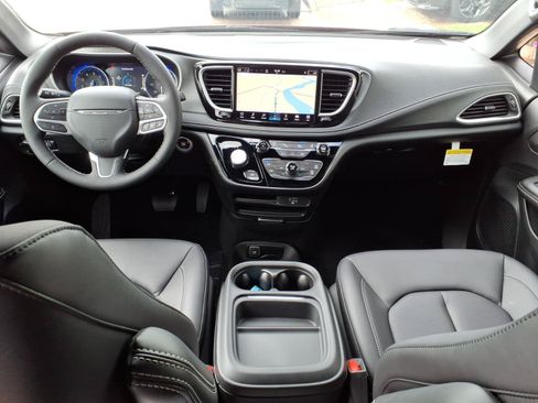 New 2027 Chrysler Pacifica Select w/ Family Tech Group FWD image 7