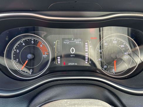 Used 2020 Jeep Cherokee Latitude Plus image 24