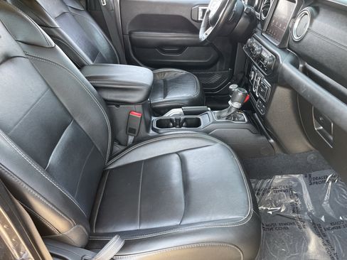 Used 2020 Jeep Gladiator Overland AWD/4WD image 10