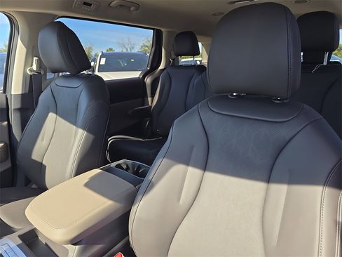 New 2026 Kia Carnival LXS image 21