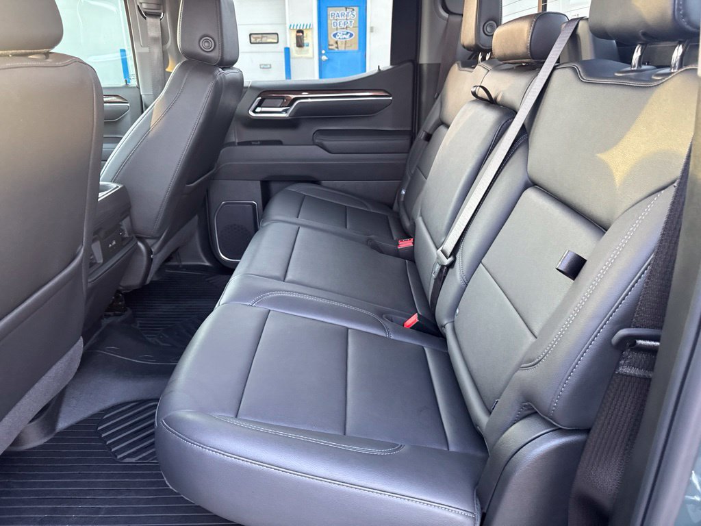 Used 2025 Chevrolet Silverado 1500 LT Trail Boss w/ Convenience Package II AWD/4WD image 33