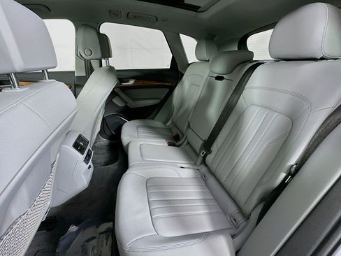 Used 2023 Audi Q5 2.0T Premium w/ Convenience Package AWD/4WD image 9
