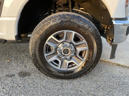 Used 2024 Ford F250 Lariat w/ FX4 Off-Road Package image 56