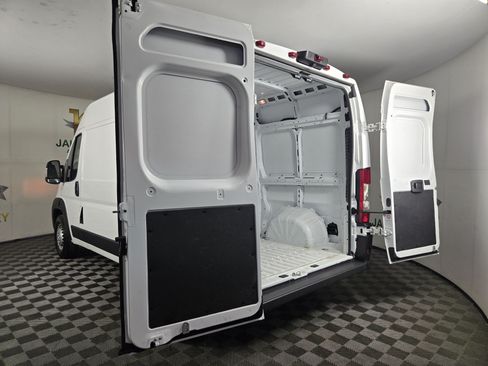 Used 2025 RAM ProMaster 2500 w/ Safety Group FWD image 30