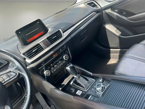 Used 2018 MAZDA MAZDA3 Touring image 16