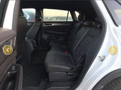 Certified 2025 Volkswagen Atlas Cross Sport SE image 4