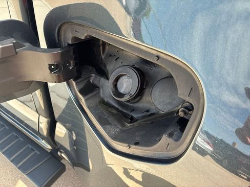 Used 2019 Chevrolet Colorado Z71 AWD/4WD image 18