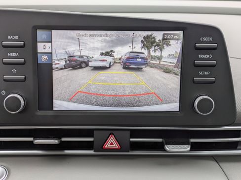 Certified 2025 Hyundai Elantra Sport image 18