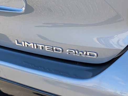 Used 2023 Toyota Highlander Limited image 9