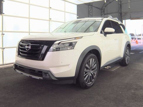 Certified 2023 Nissan Pathfinder SL w/ SL Premium Package image 3