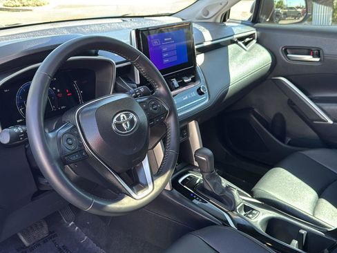 Used 2025 Toyota Corolla Cross XLE image 23