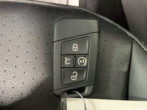 Certified 2024 Volkswagen Tiguan SE w/ Panoramic Sunroof Package AWD/4WD image 29