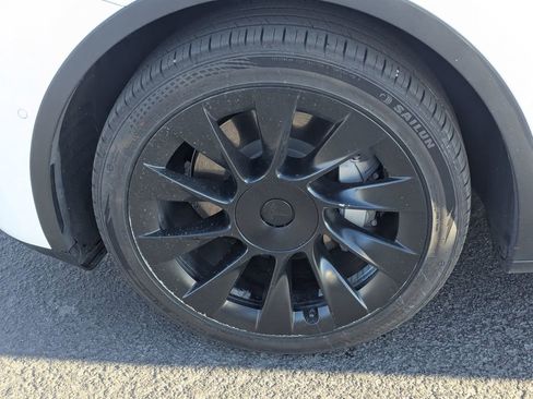 Used 2021 Tesla Model Y Long Range image 13