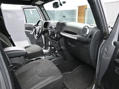 Used 2018 Jeep Wrangler Unlimited Sahara AWD/4WD image 22
