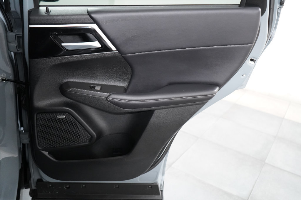 Used 2026 Mitsubishi Outlander AWD image 30