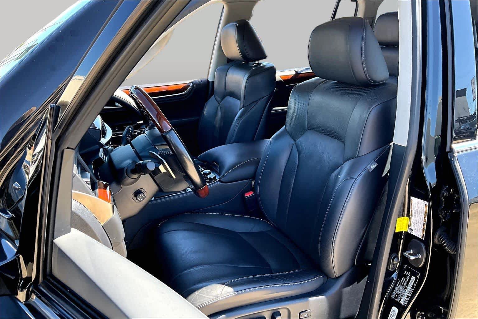 Used 2021 Lexus LX 570 4WD w/ Luxury Package image 8