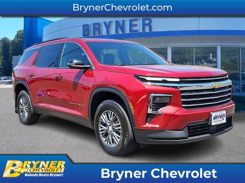 Used 2024 Chevrolet Traverse LT FWD image 1