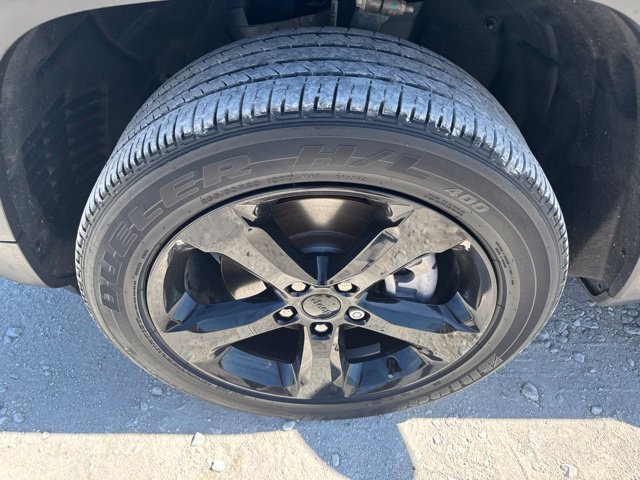 Used 2023 Jeep Grand Cherokee L Laredo RWD image 10