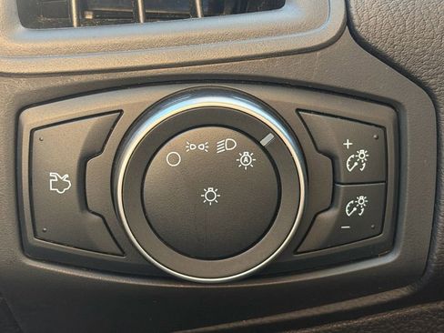 Used 2017 Ford Focus SE FWD image 18