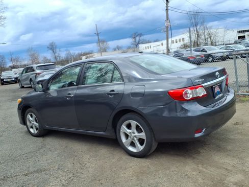 Used 2013 Toyota Corolla LE w/ Premium Pkg image 4