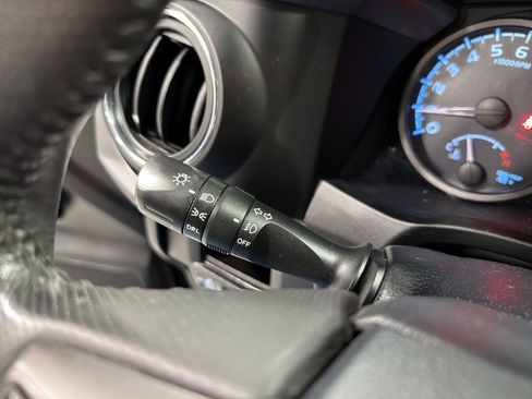 Used 2019 Toyota Tacoma TRD Sport w/ Technology Package image 27