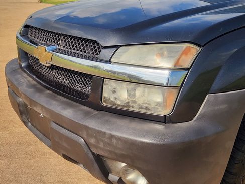 Used 2005 Chevrolet Avalanche LT w/ Preferred Equipment Group AWD/4WD image 10