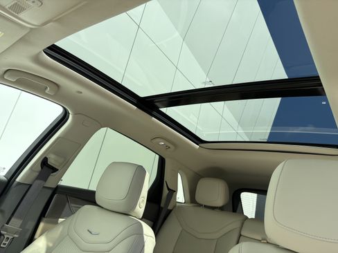 Certified 2023 Cadillac XT5 Premium Luxury w/ LPO, Floor Liner Package AWD/4WD image 14