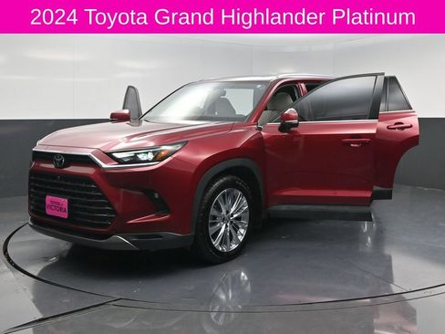 Used 2024 Toyota Grand Highlander AWD image 2