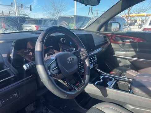 Used 2025 Chevrolet Traverse RS w/ LPO, Floor Liner Package image 11